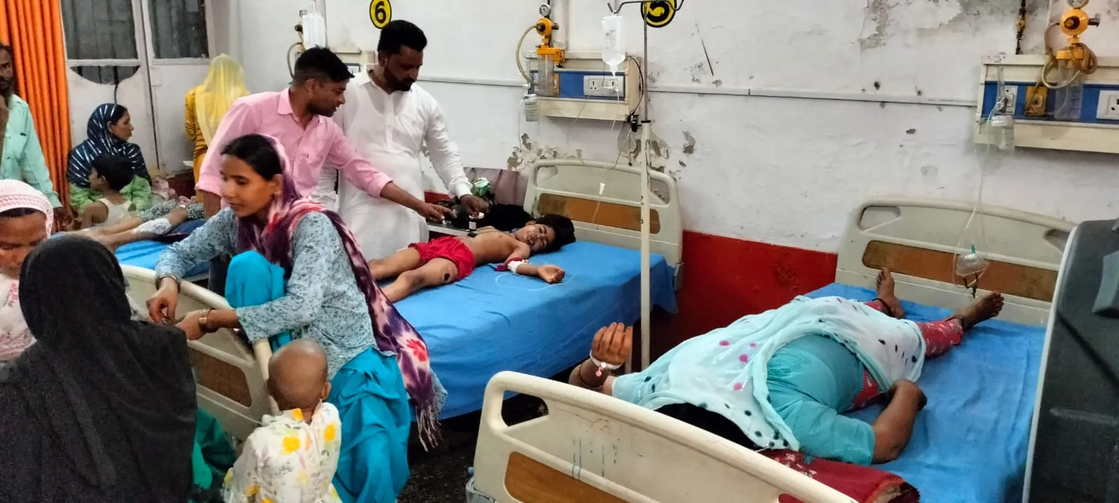 पीलीभीत: बर्न यूनिट में लटक रहे ताले, झुलसे मरीज सामान्य वार्ड में भर्ती...गर्मी से परेशान 