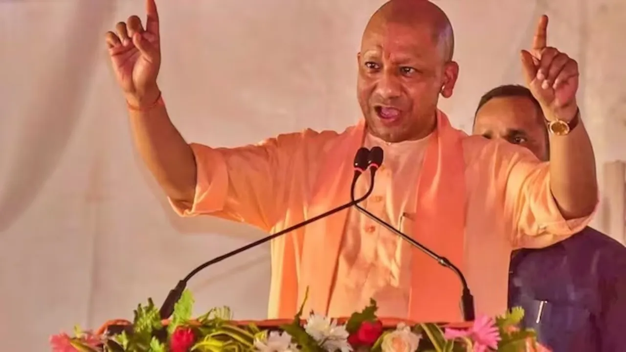 सीएम योगी आज सीतापुर में दो जनसभाओं को करेंगे संबोधित, डीएम-एसपी ने कार्यक्रम की तैयारियों का लिया जायजा