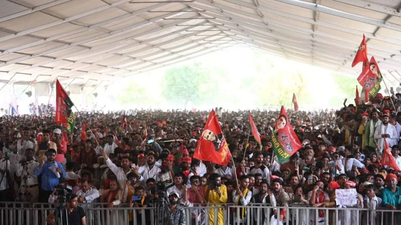 अखिलेश बांदा में 4