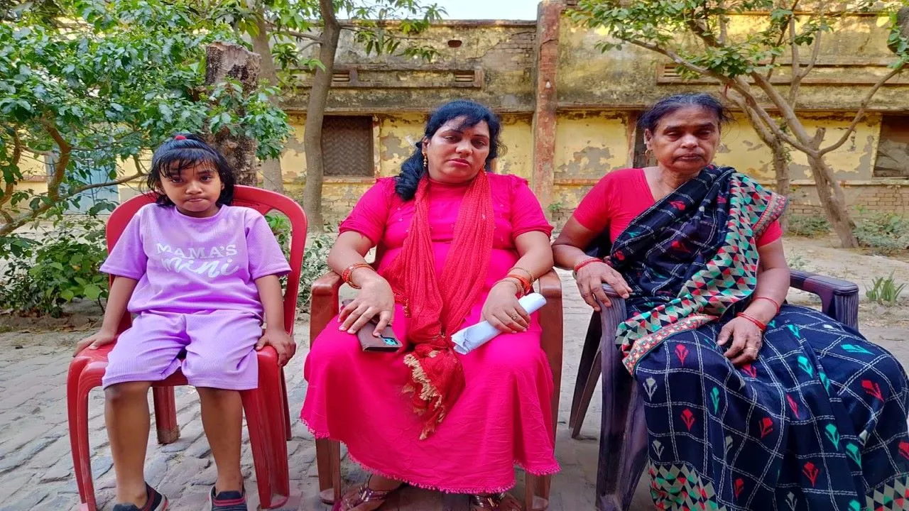 अधिकारी का परिवार