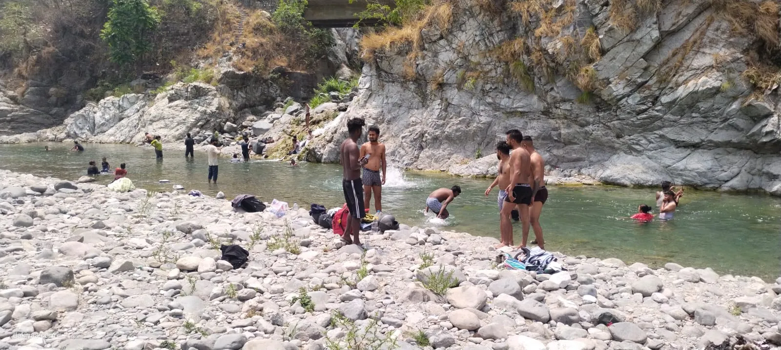 हल्द्वानी: अमृतपुर में 'ऑपरेशन', नदी में 'मर्यादा' तार-तार