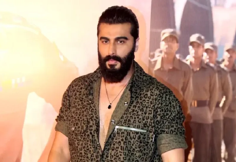 फिल्म 'सिंघम अगेन' के सेट से अर्जुन कपूर ने शेयर किया इंटेंस लुक, शर्टलेस फोटो में दिखाई मस्कुलर बॉडी 