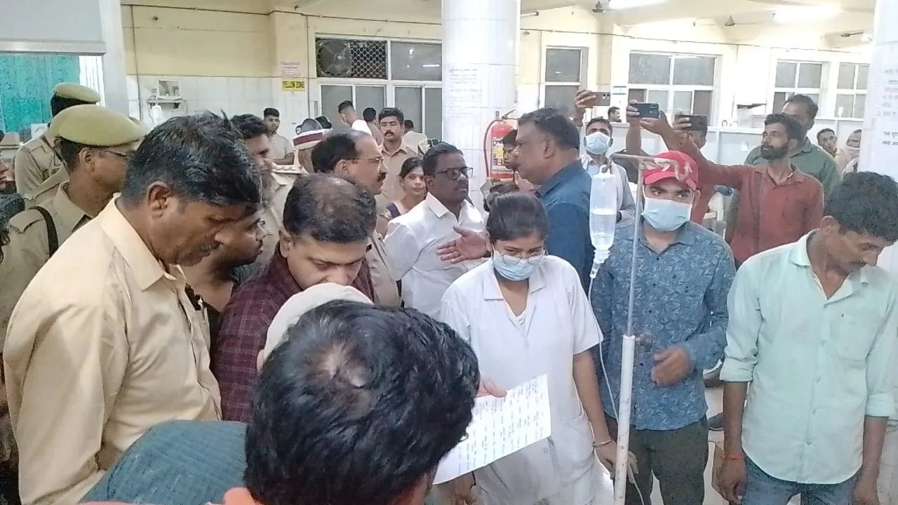 मिर्जापुर में हीटवेब से 13 लोगों की मौत: अधिकारियों से पट रहा मंडलीय अस्पताल 