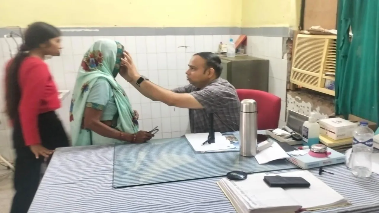 प्रतापगढ़ : टेंडर के इंतजार में फेको मशीन से आंख का आपरेशन