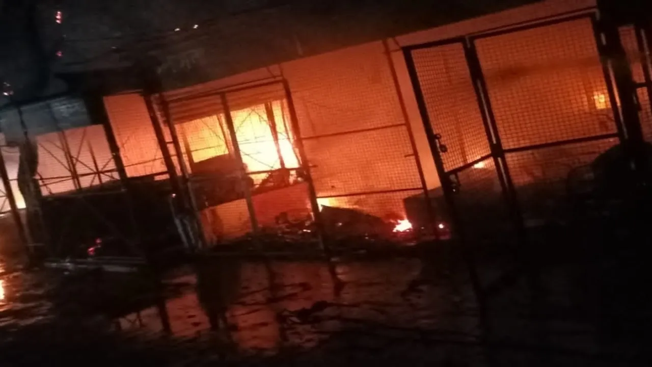 पुराने रजिस्ट्रार कार्यालय में 15 अधिवक्ताओं के चैम्बर में लगी आग