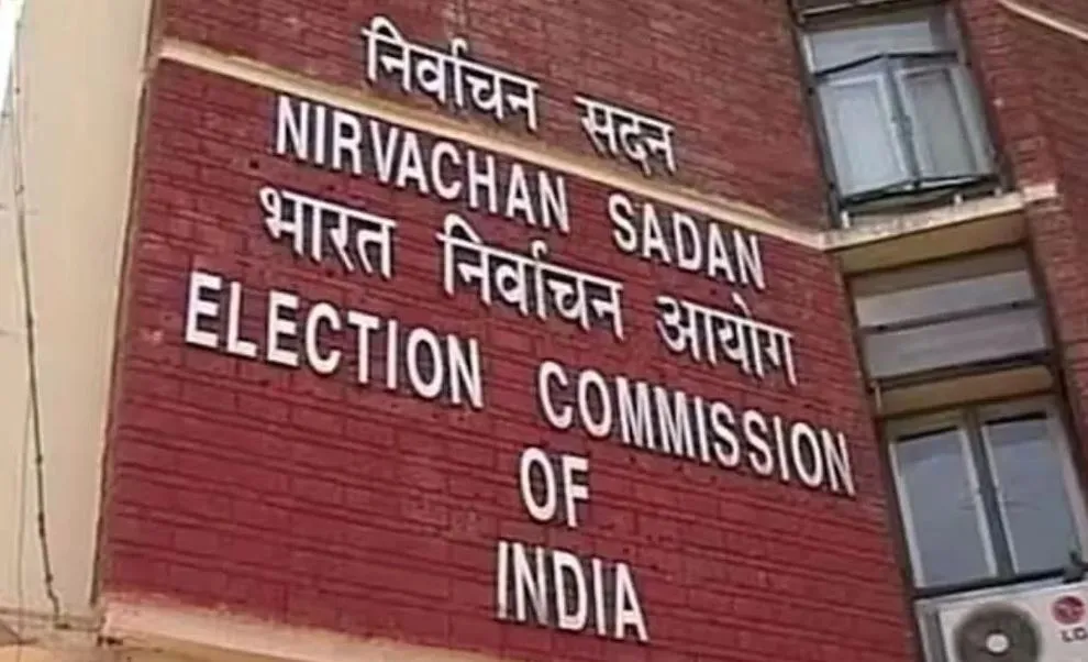 चुनाव आयोग सख्त