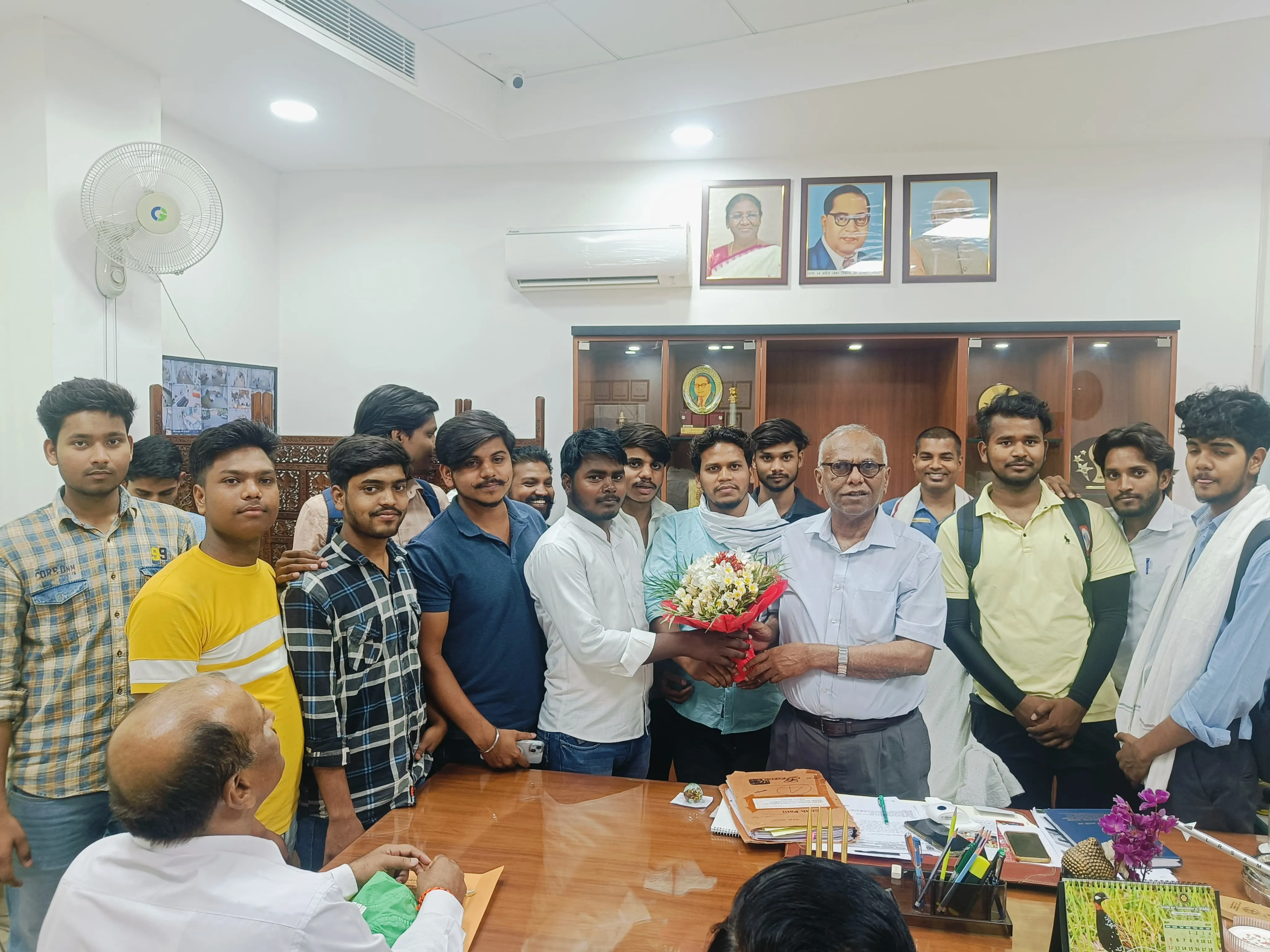 वीसी सर शैक्षिक और लोकतांत्रिक व्यवस्था को संभालिये, बीबीएयू में दलित स्टूडेंट्स यूनियन ने रखी अपनी बात