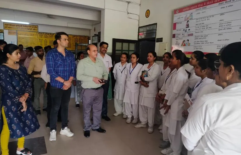 Bareilly News: फतेहगंज पश्चिमी सीएचसी के लेबर रूम में सही जगह पर नहीं लगा अग्निशमन यंत्र, सीएमओ ने औचक निरीक्षण में पकड़ी कमी