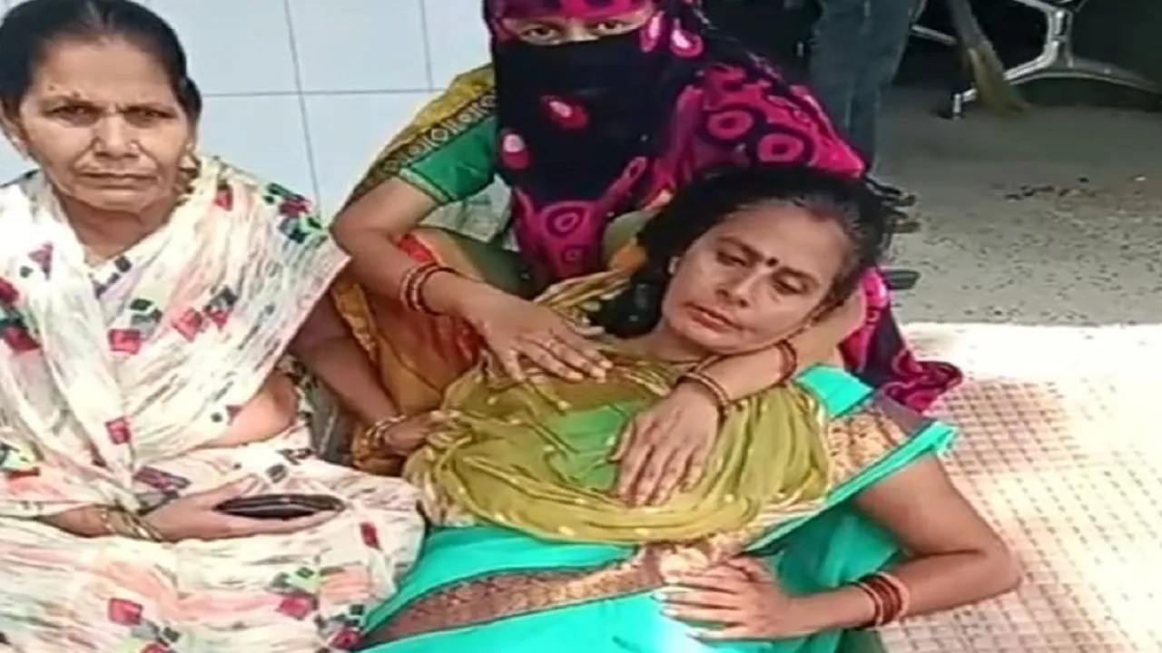 Kannauj: गांगेमऊ पीएचसी पर तड़पती रही महिला, नहीं मिला इलाज, डॉक्टर ने कहा- कुछ आशा कर रहीं फंसाने का प्रयास 