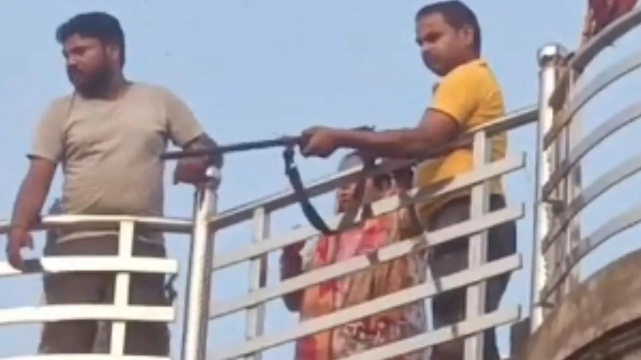 Kanpur Dehat: रनियां में दाे गुटों के बीच बवाल...पथराव-फायरिंग में 16 घायल, थाने के फोर्स के साथ पहुंचे सीओ को उपद्रवियों ने दौड़ाया