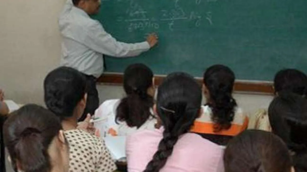 Kanpur: मूल्यांकन में लापरवाही बरतने पर तीन शिक्षक निलंबित; डायट प्रधानाचार्य की ओर से पकड़ी गई थी गलती