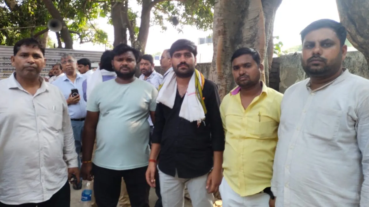 Kanpur: ब्लॉक संविदाकर्मी की संदिग्ध परिस्थितियों में होटल में मौत, दोस्तों संग इटावा से आया था शहर