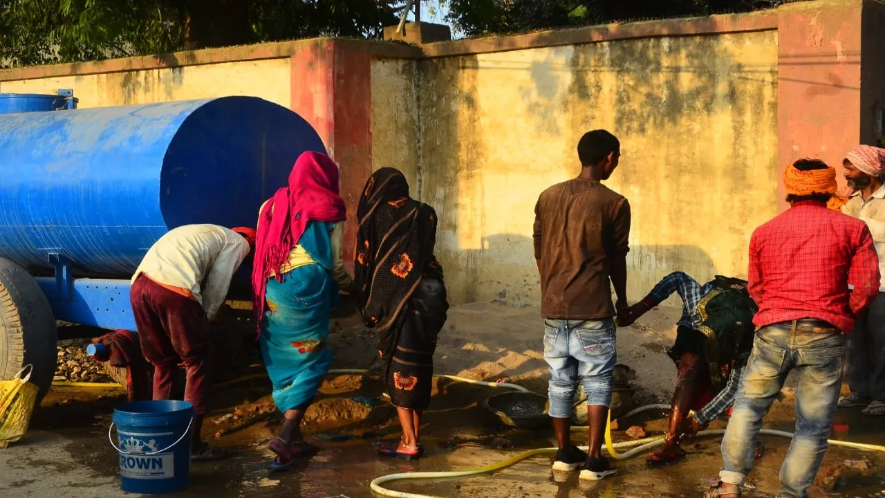 प्रयागराज : तापमान 47 डिग्री के पार, कर्फ्यू जैसा माहौल- लोग रहे बेहाल, बिजली दे रही धोखा