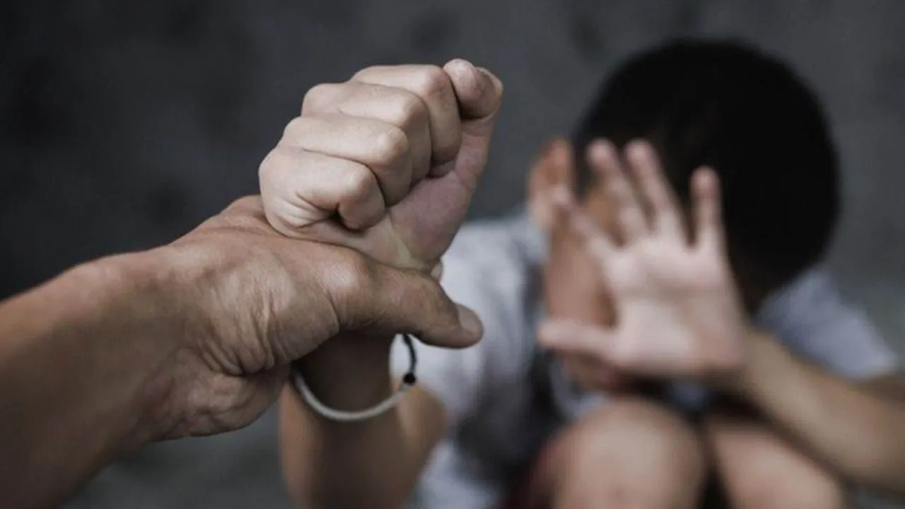 Kanpur: बच्चे से कुकर्म का विरोध करने पर की थी दंपति की पिटाई; मुकदमा वापस लेने के लिए आरोपियों ने की यह हरकत...पढ़ें- पूरी खबर 