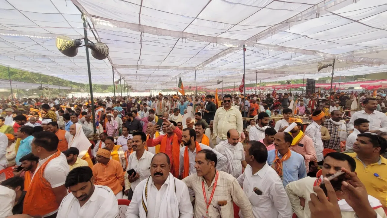 जनसभा भीड़ कककक