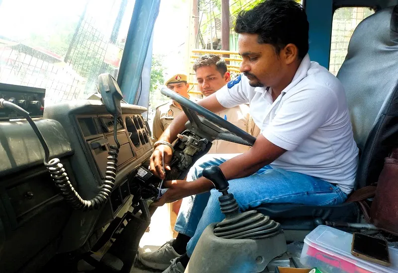 मुरादाबाद : नहीं चलेगा बहाना, अग्निशमन के वाहन में लग रहा जीपीएस सिस्टम...लोकेशन हर समय अपडेट रहेगी
