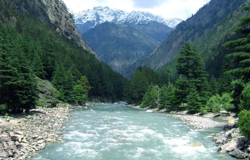 एडवेंचर से भरी जगहों पर घूमने के हैं शौकीन, ऋषिकेश के आसपास बसी इन खूबसूरत डेस्टिनेशन की करें सैर 