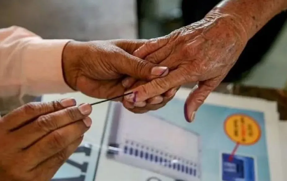 शाहजहांपुर: सहकारिता मंत्री जेपीएस राठौर के बूथ पर मात्र 38.97 प्रतिशत मतदान, वित्त मंत्री को छोड़ अन्य वीआईपी के बूथों पर कम हुई वोटिंग 