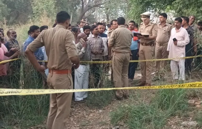 संभल: चार बच्चों के पिता ने फंदे पर लटककर दी जान, परिवार में मचा कोहराम 