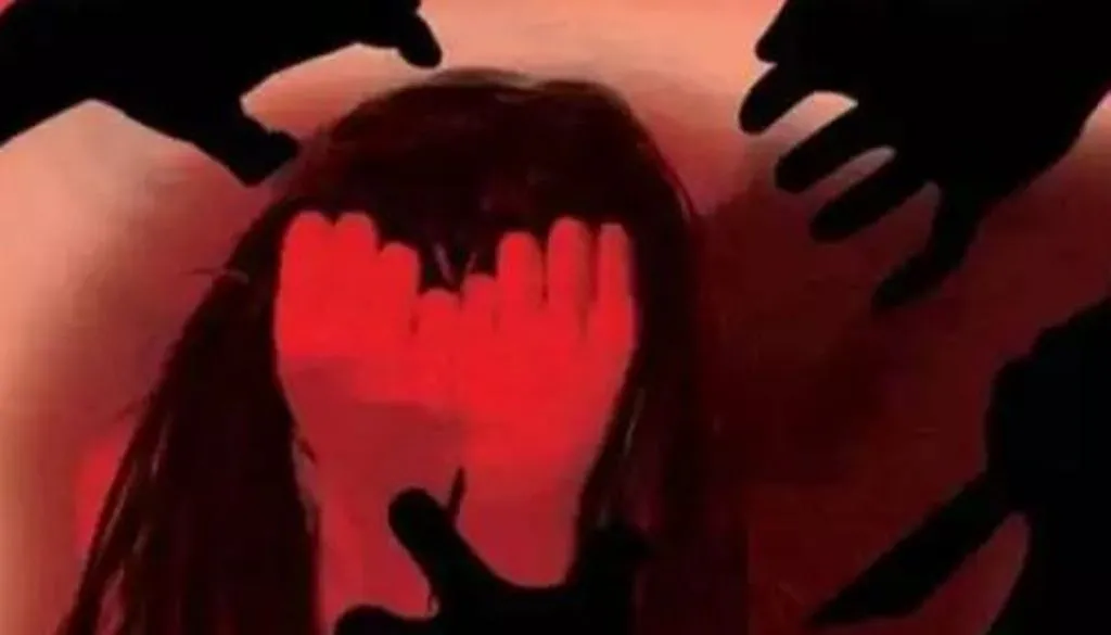 मुरादाबाद: किशोरी से प्रेमी और उसके दोस्त ने किया सामूहिक दुष्कर्म, बनाई अश्लील वीडियो...वायरल करने की धमकी देकर किया ब्लैकमेल