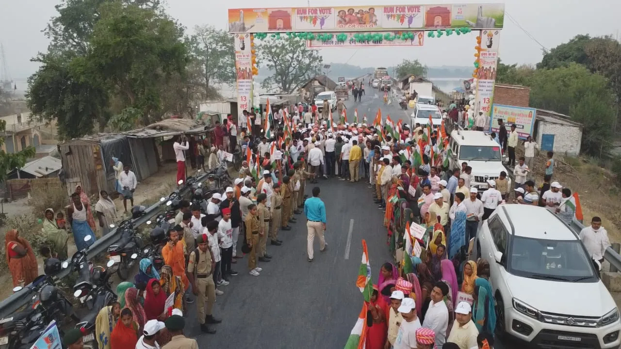 रन फॉर वोट के लिए धावकों ने लगाई 110 किमी की दौड़