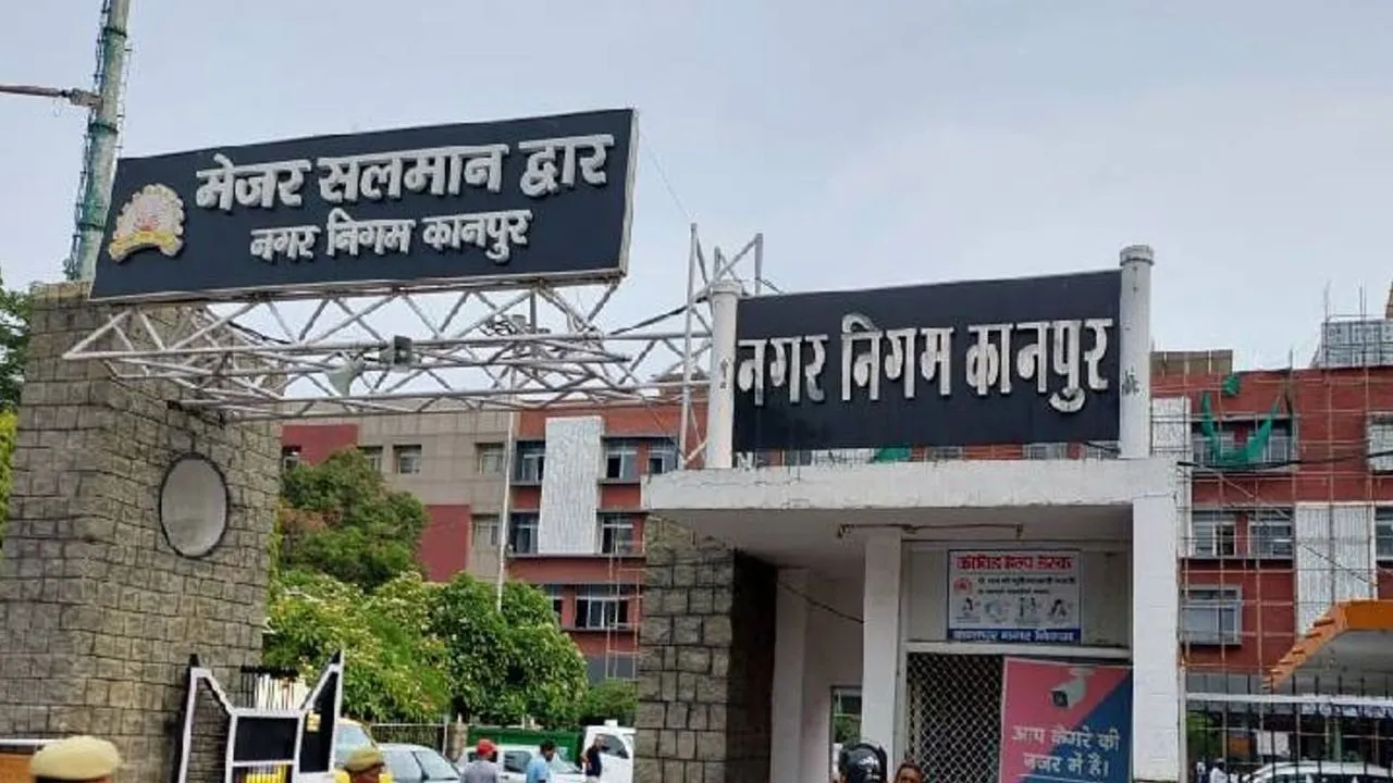 Kanpur: भवनों पर अवैध विज्ञापन करने पर नगर निगम ने थमाया नोटिस, दी एफआईआर की चेतावनी, जुर्माना भरने के निर्देश जारी