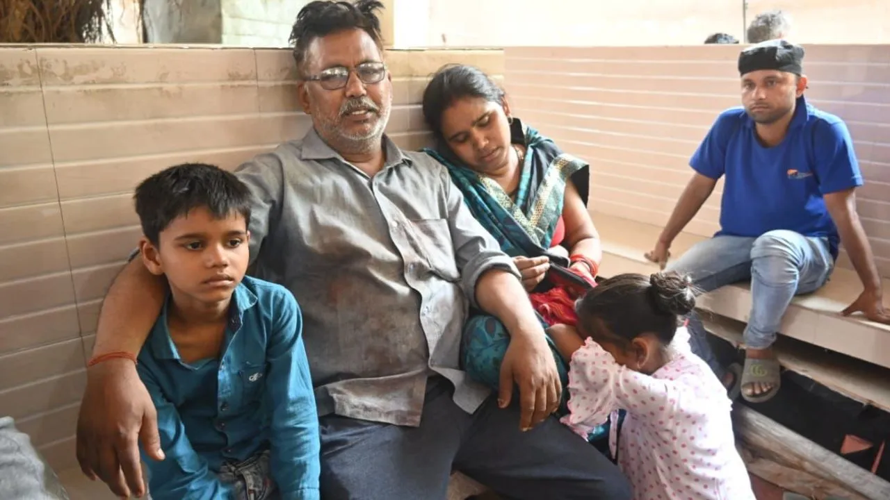 Kanpur: मौरंग में फिसला बाइक सवार दंपति, पीछे से आ रहे डंपर ने महिला को कुचला, मौत, परिजनों में कोहराम