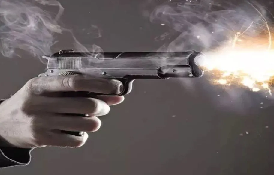 Bareilly News: प्रेम विवाह करने पर दुल्हन के भाइयों ने दूल्हे पर की फायरिंग, मची भगदड़
