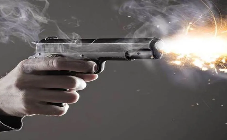 लखीमपुर-खीरी: हफ्ता न देने पर पिस्टल से फायर कर फैलाई दहशत, बस में की तोड़फोड़