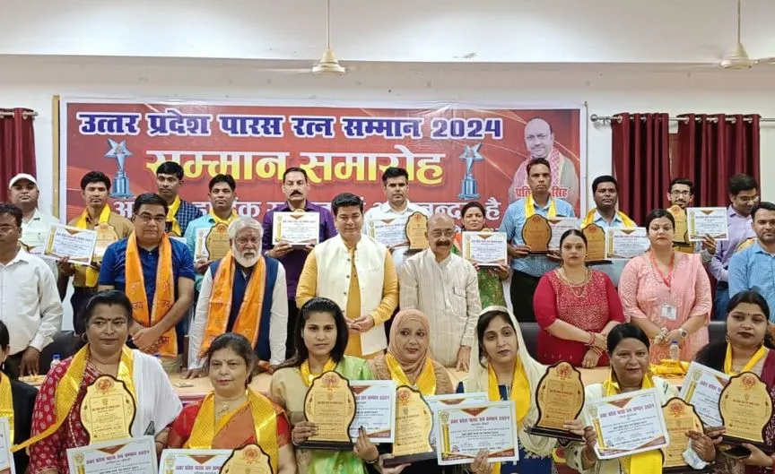 बरेली: 111 शिक्षकों को उत्तर प्रदेश पारस रत्न सम्मान 2024 से किया गया सम्मानित 