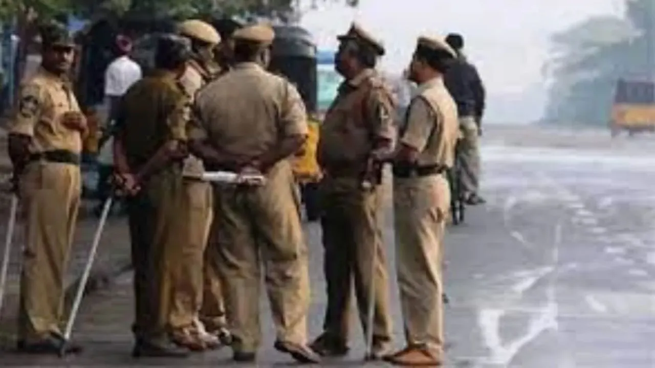 Fatehpur: युवक ने पुलिस पर लगाया पिटाई का आरोप, वीडियो किया वायरल, बोला- वर्दी के डर से नहीं की शिकायत