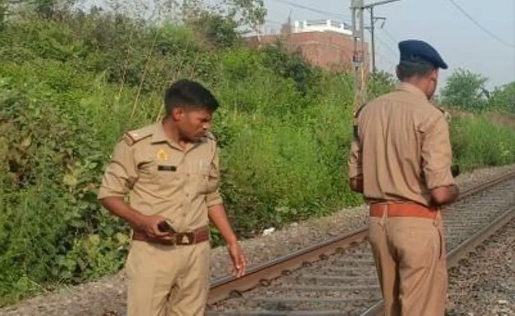 शाहजहांपुर: ट्रेन से गिरकर संभल के युवक की मौत, हथौड़ा रेलवे क्रॉसिंग और लोदीपुर के बीच हुआ हादसा