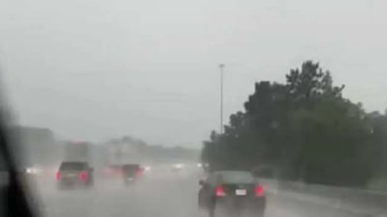 अमेरिका : पूर्वी टेक्सास में बाढ़ का कहर जारी, बाढ़ग्रस्त इलाकों से 600 लोगों को बचाया 