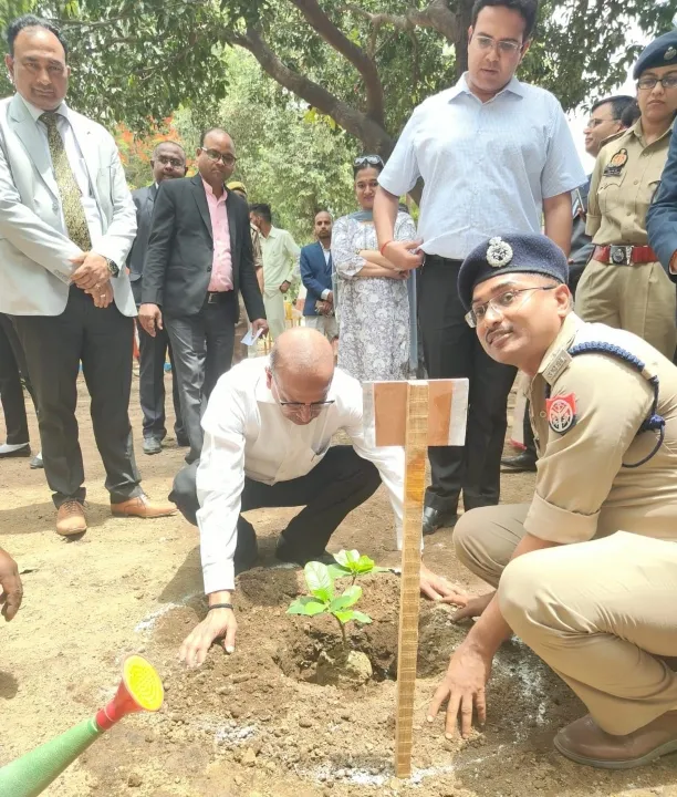 विधिक सेवा प्राधिकरण के राष्ट्रीय अध्यक्ष ने सेंट्रल जेल का निरीक्षण किया
