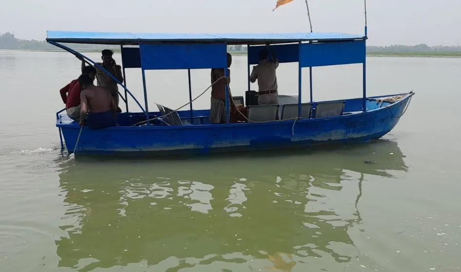 संभल: गंगा में नहाते वक्त तीन किशोर डूबे, दो को निकाला...एक लापता