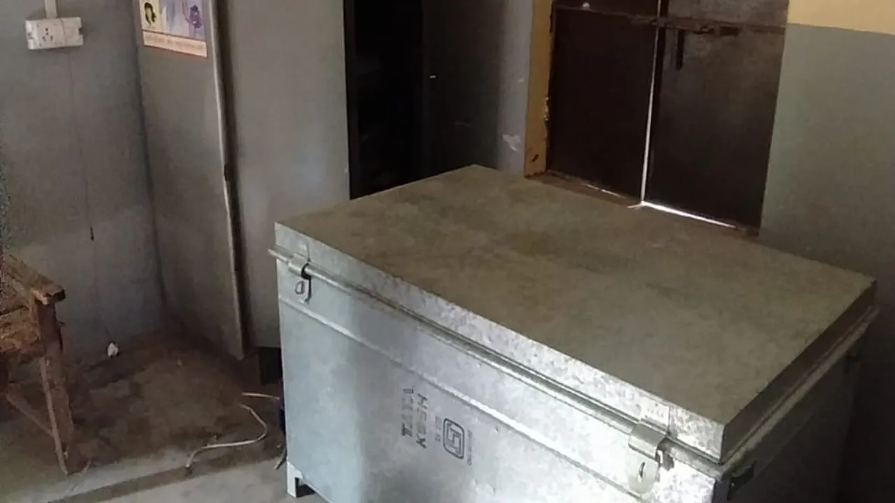 Farrukhabad Theft: क़ायमगंज मतदान केंद्र के दो बूथों से चोर लाखों का सामान चोरी कर ले गए...जांच में जुटी पुलिस