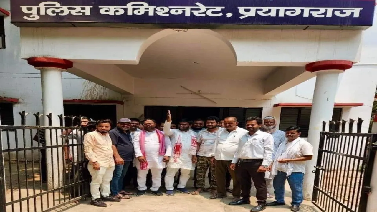 प्रयागराज : लोकसभा चुनाव के दौरान अधिवक्ता की पिटाई से नाराज हुए सपा कार्यकर्ता