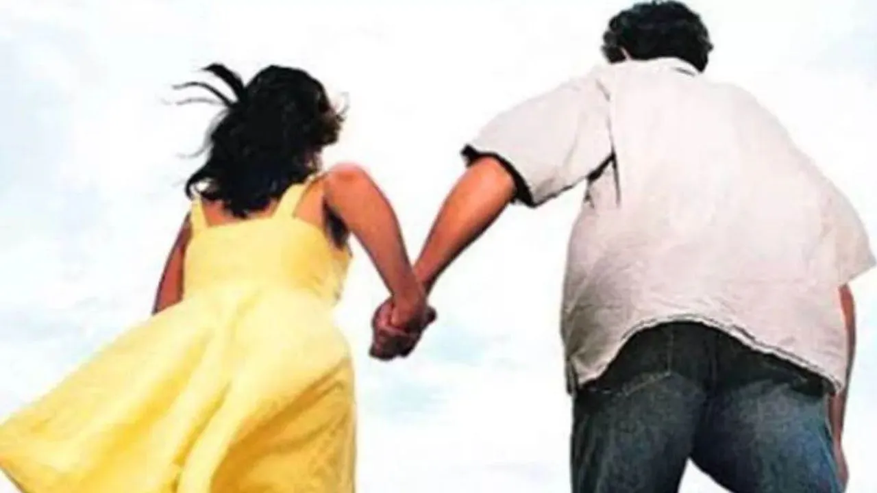 Kanpur: प्रेमिका के घर में बेहोशी हालत में मिला प्रेमी...पत्नी बोली- कोल्ड्रिंक में जहरीला पदार्थ मिलाकर हत्या का किया प्रयास