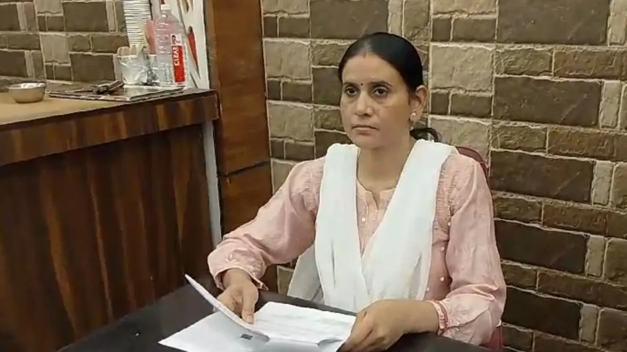 Fatehpur: बीजेपी विधायक और उनके बेटे पर महिला ने लगाए आरोप, बोलीं- निर्माण कार्य रुकवाया, दी धमकी...