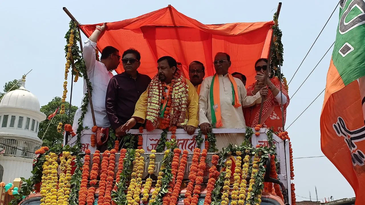 Lok Sabha Chunav 2024: फर्रुखाबाद में भाजपा उम्मीदवार मुकेश राजपूत के रोड शो में राजनाथ सिंह का कार्यक्रम निरस्त...कार्यकर्ताओं में छाई मायूसी