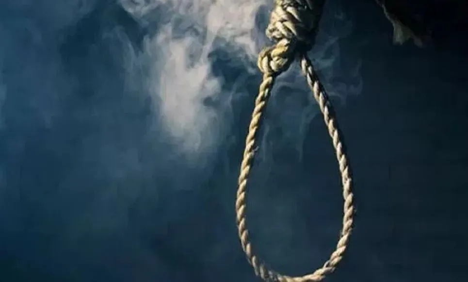Bareilly News: प्रेम विवाह करना चाहती थीं दोनों बहनें, घरवाले नहीं माने तो फंदे पर लटककर दी जान 