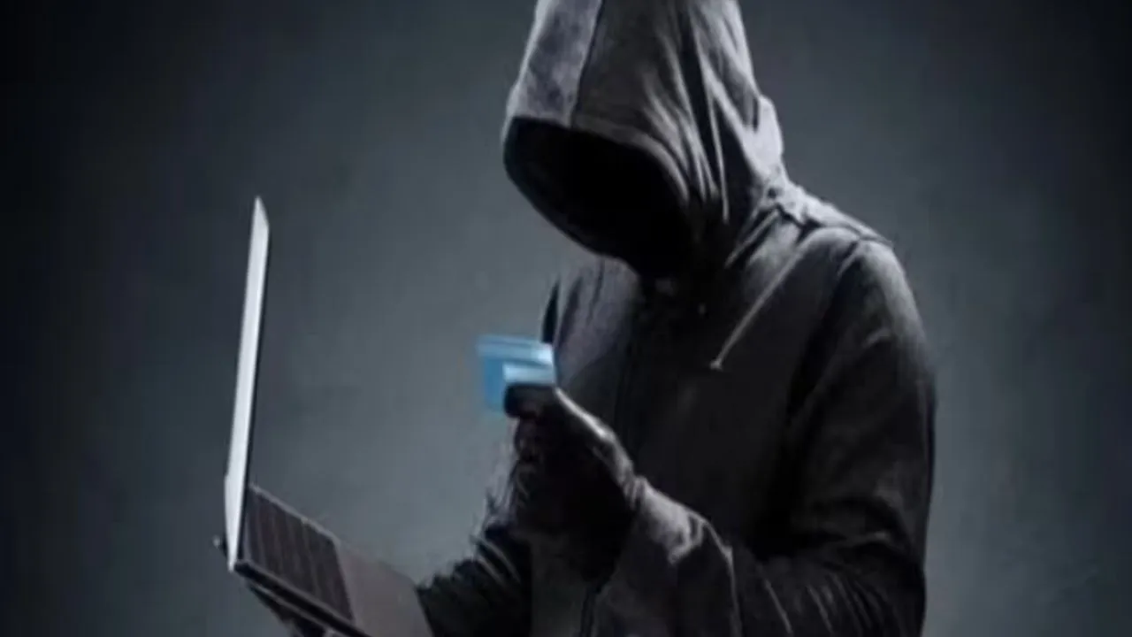 Kanpur: ठगों ने एयरफोर्स कर्मी को बनाया निशाना, रिवार्ड प्वाइंट्स जीतने का दिया झांसा, बैंक खाते से उड़ाए इतने हजार