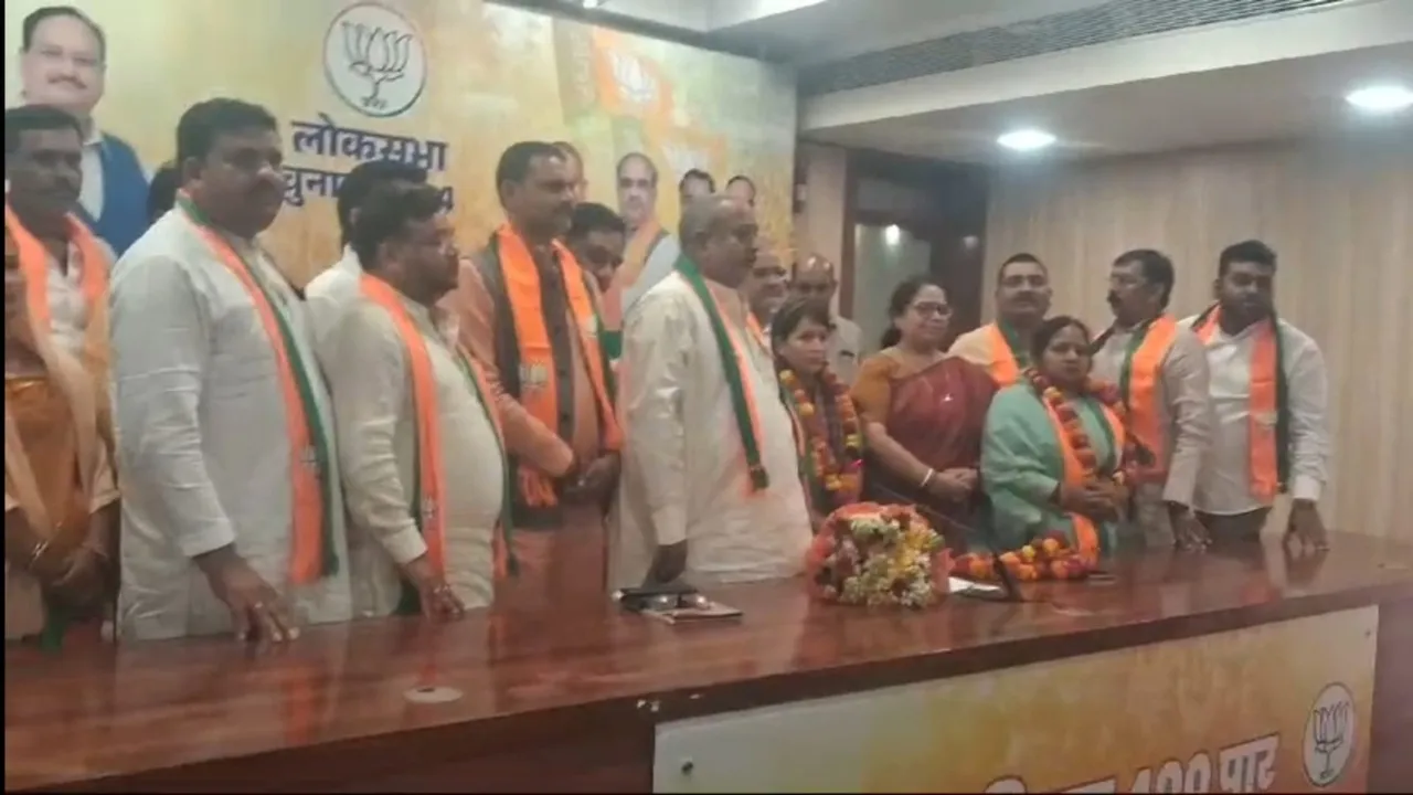 बहराइच : पूर्व विधायक और उनकी पत्नी ने थामा भाजपा का दामन