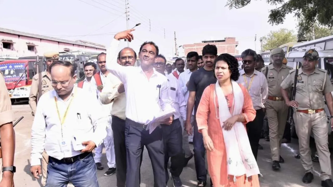 Lok Sabha Election 2024: बांदा में मतदान केंद्रों से रवाना हों रहीं पोलिंग पार्टियां...पांचवें चरण के लिए थमा चुनावी शोर