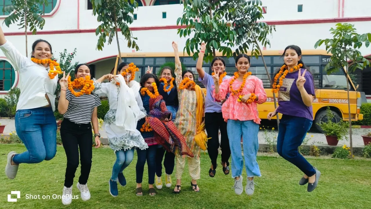 सीबीएसई रिजल्ट : दसवीं अमन तो बारहवीं में पार्थ अंतरिक्ष ने किया जिला टॉप