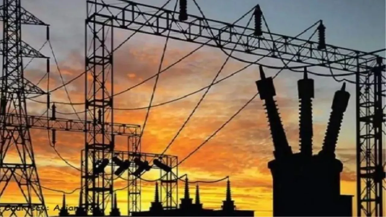 Kanpur: बिजली कटौती से भीषण गर्मी में बिलबिला रहे लोग, कई इलाकों में घंटों गुल रही बिजली, रतजगा करने को मजबूर शहरवासी