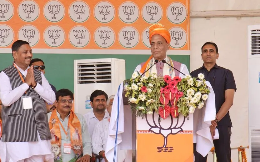 बदायूं में बोले रक्षामंत्री, विधानसभा चुनाव में उतारी सपा की साइकिल की चेन...अब मत चढ़ाना