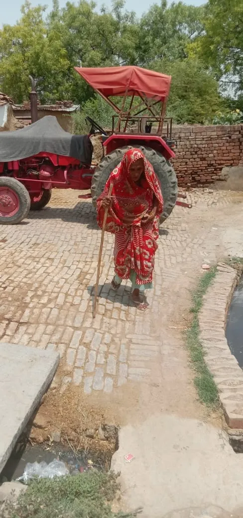 बूढ़ी मां