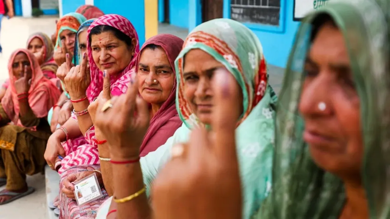 लखनऊ : पांचवें चरण में 57.98 फीसदी वोटिंग, बाराबंकी में हुआ सबसे अधिक मतदान