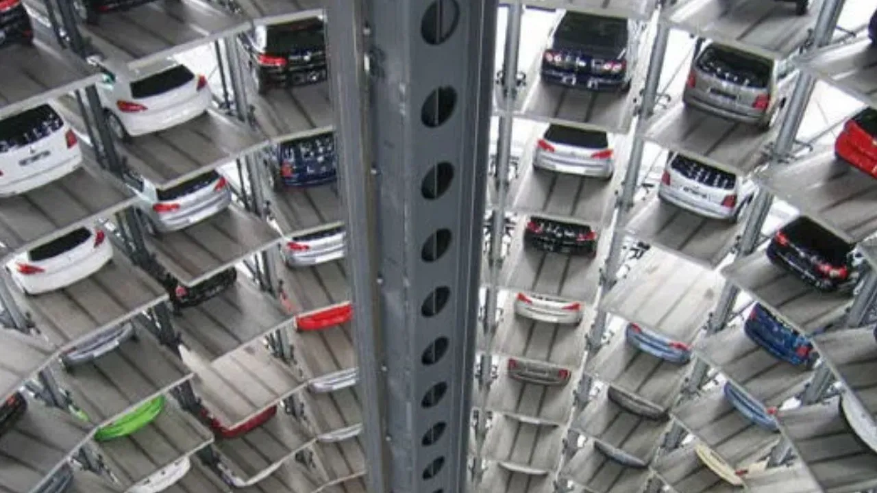 Kanpur: नगर आयुक्त ने मल्टीलेवल कार पार्किंग के कार्यों का किया निरीक्षण; बरसात से पहले बेसमेंट बनाने के दिये निर्देश